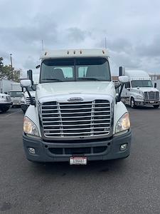 Used 2018 Freightliner Cascadia Day Cab 6x4, Semi Truck for sale #774173 - photo 2