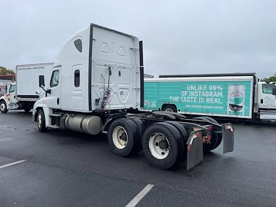 Used 2019 Freightliner Cascadia Sleeper Cab 6x4, Semi Truck for sale #808626 - photo 2