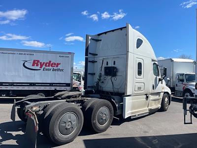 Used 2019 Freightliner Cascadia Sleeper Cab 6x4, Semi Truck for sale #877480 - photo 2