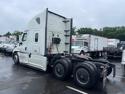 Used 2019 Freightliner Cascadia Sleeper Cab 6x4, Semi Truck for sale #877492 - photo 2