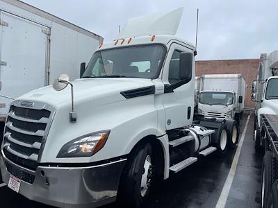 Used 2020 Freightliner Cascadia Day Cab 6x4, Semi Truck for sale #895944 - photo 1