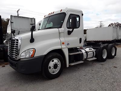 Used 2016 Freightliner Cascadia Day Cab 6x4, Semi Truck for sale #359124 - photo 1