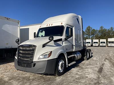 Used 2018 Freightliner Cascadia Sleeper Cab 6x4, Semi Truck for sale #586008 - photo 1