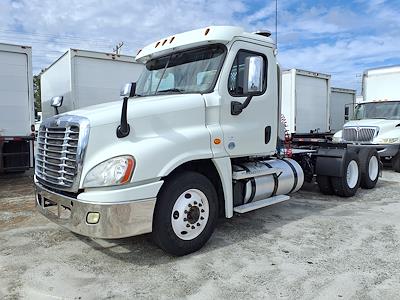 Used 2016 Freightliner Cascadia Day Cab 6x4, Semi Truck for sale #646116 - photo 1