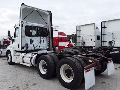 Used 2016 Freightliner Cascadia Day Cab 6x4, Semi Truck for sale #659017 - photo 2