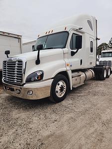 Used 2017 Freightliner Cascadia Sleeper Cab 6x4, Semi Truck for sale #667680 - photo 1