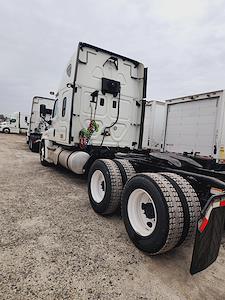 Used 2017 Freightliner Cascadia Sleeper Cab 6x4, Semi Truck for sale #667680 - photo 2