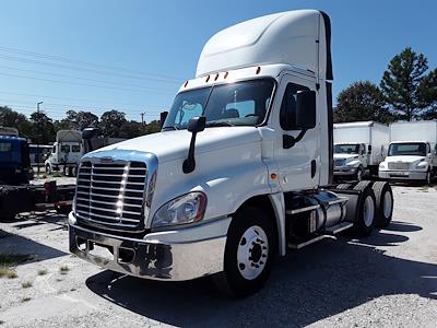 Used 2017 Freightliner Cascadia Day Cab 6x4, Semi Truck for sale #672005 - photo 1