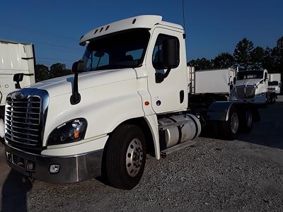 Used 2018 Freightliner Cascadia Day Cab 6x4, Semi Truck for sale #772603 - photo 1