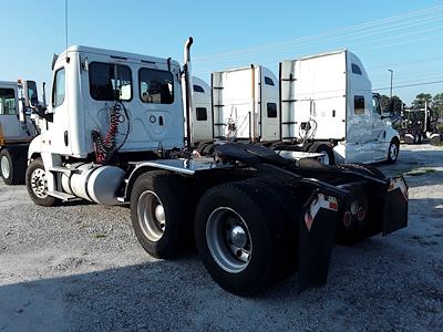 Used 2018 Freightliner Cascadia Day Cab 6x4, Semi Truck for sale #772603 - photo 2