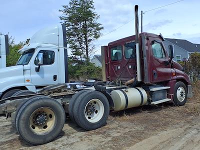 Used 2018 Freightliner Cascadia Day Cab 6x4, Semi Truck for sale #781885 - photo 2