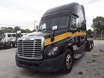 Used 2018 Freightliner Cascadia Sleeper Cab 6x4, Semi Truck for sale #784235 - photo 1