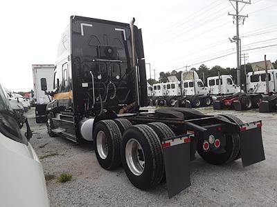 Used 2018 Freightliner Cascadia Sleeper Cab 6x4, Semi Truck for sale #784235 - photo 2