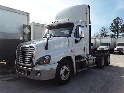 Used 2018 Freightliner Cascadia Day Cab 6x4, Semi Truck for sale #785848 - photo 1