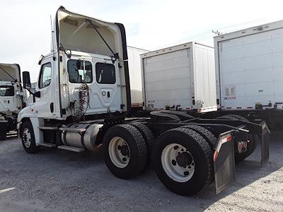 Used 2018 Freightliner Cascadia Day Cab 6x4, Semi Truck for sale #785848 - photo 2