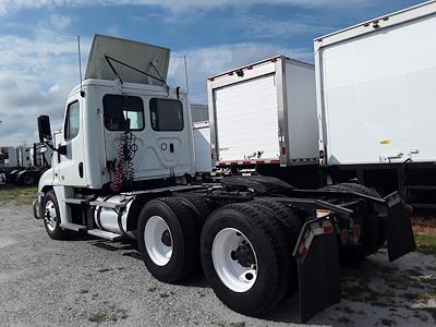 Used 2019 Freightliner Cascadia Day Cab 6x4, Semi Truck for sale #813294 - photo 2