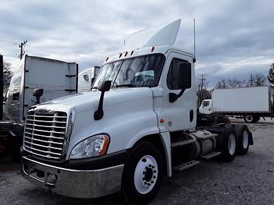 Used 2019 Freightliner Cascadia Day Cab 6x4, Semi Truck for sale #813353 - photo 1