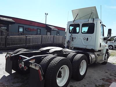 Used 2019 Freightliner Cascadia Day Cab 6x4, Semi Truck for sale #813374 - photo 2