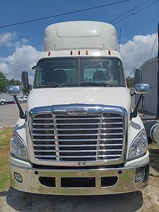 Used 2015 Freightliner Cascadia Day Cab 4x2, Semi Truck for sale #312385 - photo 2