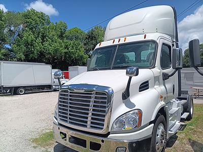 Used 2015 Freightliner Cascadia Day Cab 4x2, Semi Truck for sale #312385 - photo 1