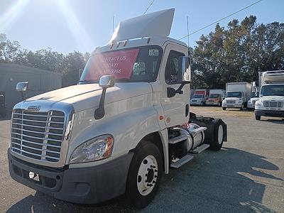 Used 2016 Freightliner Cascadia Day Cab 4x2, Semi Truck for sale #354573 - photo 1