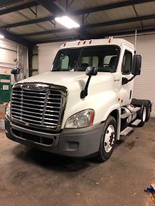 Used 2015 Freightliner Cascadia Day Cab 6x4, Semi Truck for sale #592681 - photo 1