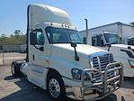Used 2017 Freightliner Cascadia Day Cab 4x2, Semi Truck for sale #665961 - photo 1
