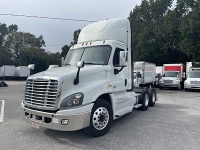 Used 2017 Freightliner Cascadia Day Cab 6x4, Semi Truck for sale #670964 - photo 1