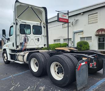 Used 2017 Freightliner Cascadia Day Cab 6x4, Semi Truck for sale #672008 - photo 2