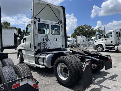 Used 2018 Freightliner Cascadia Day Cab 4x2, Semi Truck for sale #784464 - photo 2