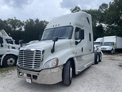 Used 2019 Freightliner Cascadia Sleeper Cab 6x4, Semi Truck for sale #786616 - photo 1