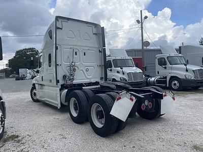 Used 2019 Freightliner Cascadia Sleeper Cab 6x4, Semi Truck for sale #786616 - photo 2