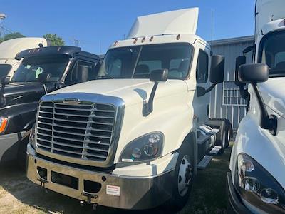 Used 2019 Freightliner Cascadia Day Cab 6x4, Semi Truck for sale #790855 - photo 1