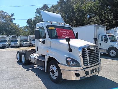 Used 2019 Freightliner Cascadia Day Cab 6x4, Semi Truck for sale #794913 - photo 1