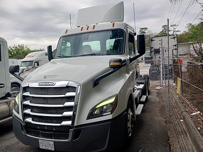 Used 2019 Freightliner Cascadia Day Cab 6x4, Semi Truck for sale #831715 - photo 1