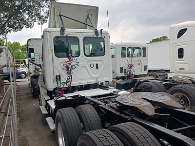 Used 2019 Freightliner Cascadia Day Cab 6x4, Semi Truck for sale #831715 - photo 2