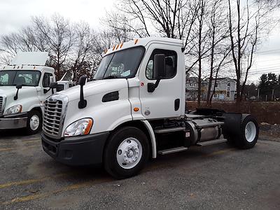 Used 2015 Freightliner Cascadia Day Cab 4x2, Semi Truck for sale #312821 - photo 1
