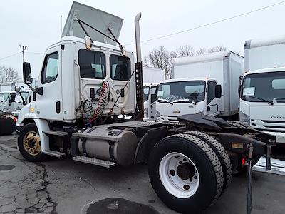 Used 2015 Freightliner Cascadia Day Cab 4x2, Semi Truck for sale #328436 - photo 2