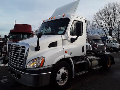 Used 2015 Freightliner Cascadia Day Cab 4x2, Semi Truck for sale #328590 - photo 1