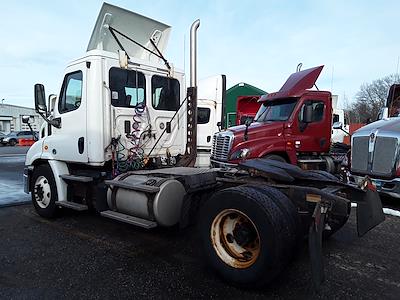 Used 2015 Freightliner Cascadia Day Cab 4x2, Semi Truck for sale #328590 - photo 2