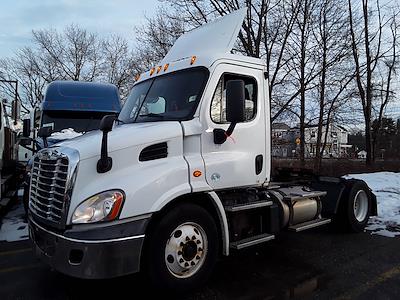 2015 Freightliner Cascadia Day Cab 4x2, Semi Truck for sale #328591 - photo 1