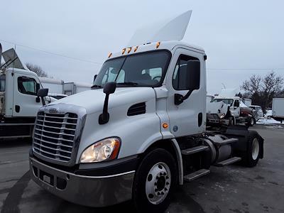 Used 2015 Freightliner Cascadia Day Cab 4x2, Semi Truck for sale #328592 - photo 1