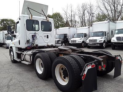 Used 2015 Freightliner Cascadia Day Cab 6x4, Semi Truck for sale #379870 - photo 2