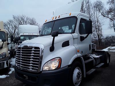 Used 2015 Freightliner Cascadia Day Cab 4x2, Semi Truck for sale #567740 - photo 1