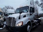 Used 2015 Freightliner Cascadia Day Cab 4x2, Semi Truck for sale #567740 - photo 1