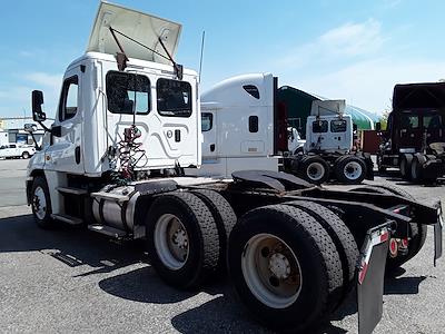 Used 2016 Freightliner Cascadia Day Cab 6x4, Semi Truck for sale #643368 - photo 2