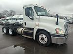 Used 2016 Freightliner Cascadia Day Cab 6x4, Semi Truck for sale #650430 - photo 4