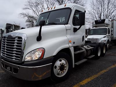 Used 2016 Freightliner Cascadia Day Cab 6x4, Semi Truck for sale #650431 - photo 1