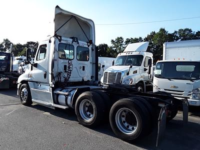 Used 2016 Freightliner Cascadia Day Cab 6x4, Semi Truck for sale #651383 - photo 2