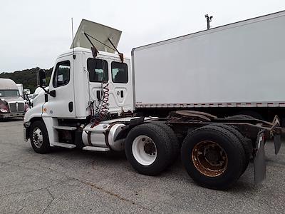 Used 2016 Freightliner Cascadia Day Cab 6x4, Semi Truck for sale #652726 - photo 2